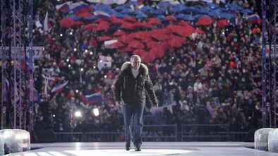 TOPSHOT - Russian President Vladimir Putin attends a concert marking the seventh anniversary of Russia's annexation of Crimea at the Luzhniki stadium in Moscow on March 18, 2021. (Photo by Alexey DRUZHININ / SPUTNIK / AFP)