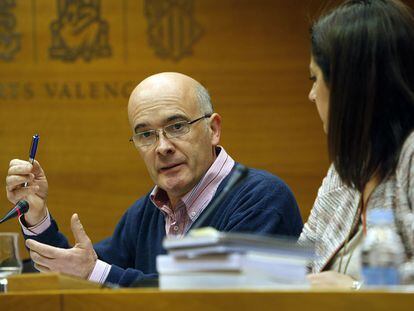 Jos&eacute; Jes&uacute;s Valencia, oficial de la estaci&oacute;n de metro Val&egrave;ncia Sud en julio de 2006, ayer en las Cortes.