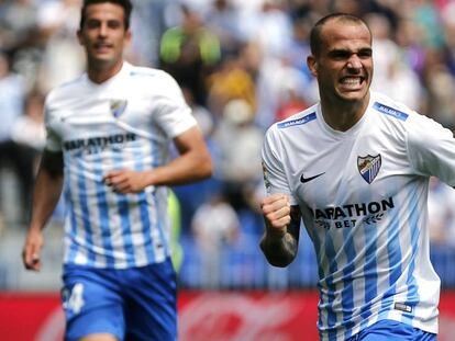 FOTO: Sandro celebra su gol al Valencia. / VÍDEO: Rueda de prensa de los entrenadores.