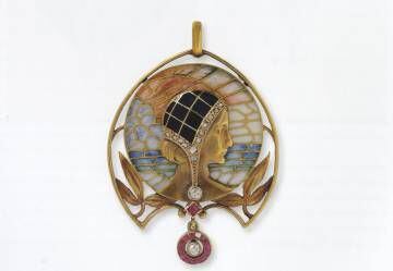 Broche de esmalte 'plique-à-jouer' creado el 1908 por Lluís Masriera.