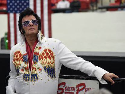 Un imitador de Elvis en el mitin de Trump.