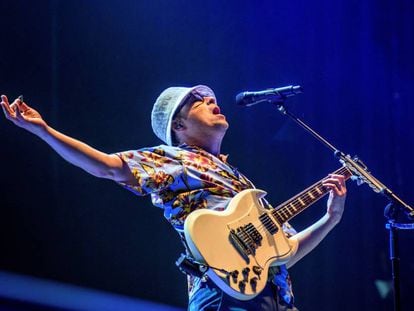 Rivers Cuomo, líder de Weezer, durante su actuación ayer en el BBK Live de Bilbao.  