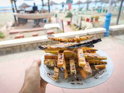 Estas berenjenas fritas de El Zagal están aderezadas con la única miel de caña europea