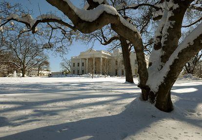 El ala norte de la Casa Blanca, cubierta de nieve después de la tormenta de nieve del pasado fin de semana.
