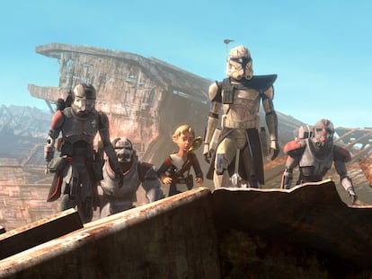 De izquierda a derecha, Echo, Wrecker, Omega, Capitán Rex y Hunter en una secuencia de 'Star Wars: La remesa mala'.