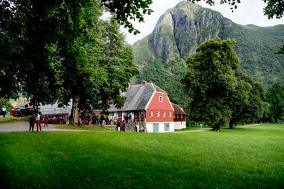 Imagen exterior de Riddersalen, el antiguo aprisco para ovejas convertido en sala del concierto, el pasado jueves en Rosendal.