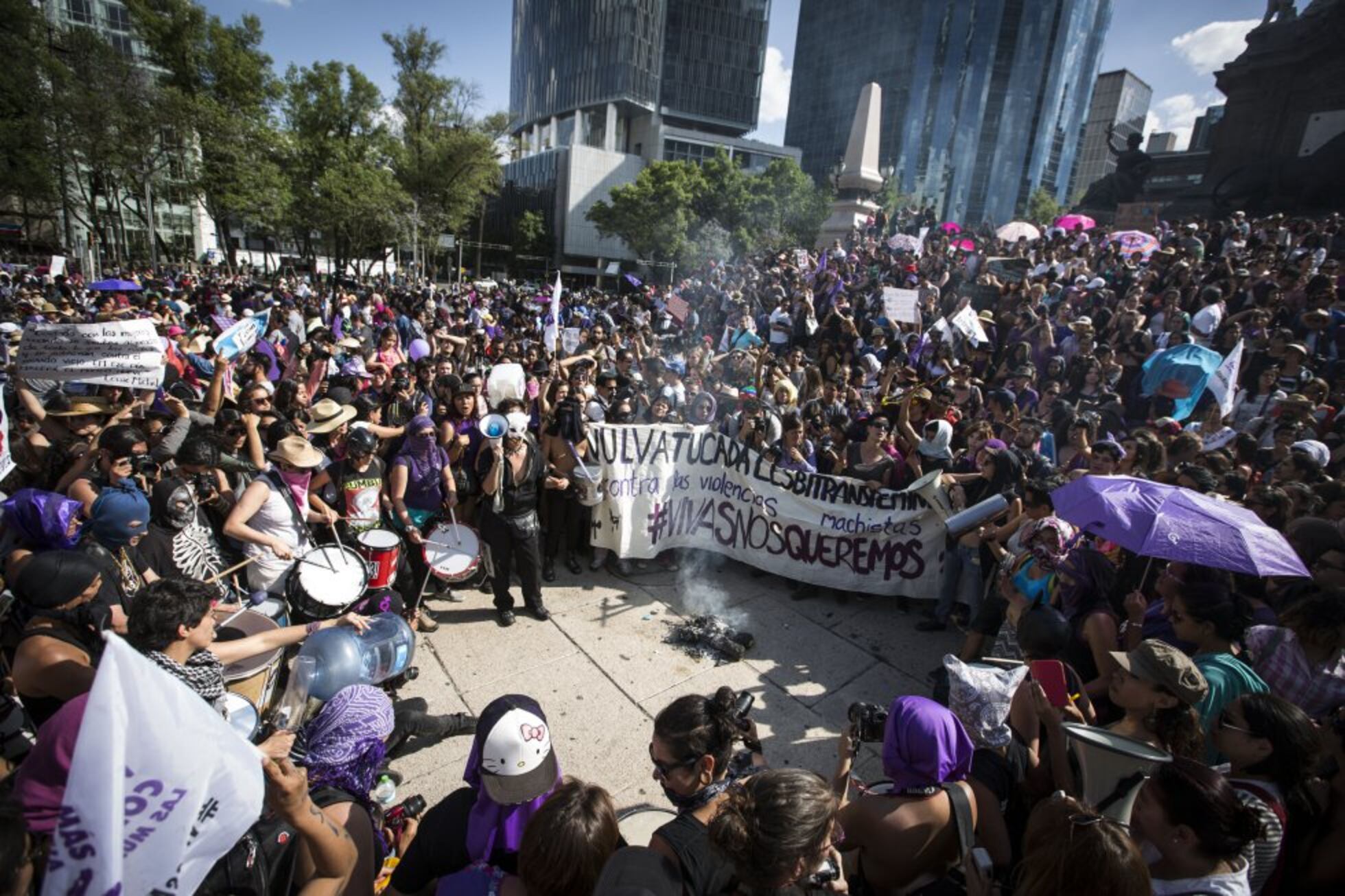 #VivasNosQueremos La Capital Mexicana Marcha Contra La Violencia ...