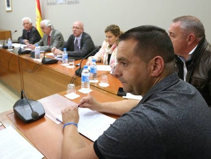 Antol&iacute;n Goya, en primer t&eacute;rmino, en la reuni&oacute;n de los estibadores y la patronal en Madrid.