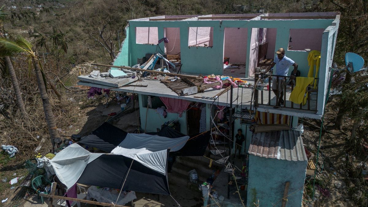 Un pueblo olvidado tras el paso del huracán 'Otis'