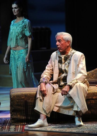El Premio Nobel de literatura 2010, el escritor peruano Mario Vargas Llosa en un momento de la actuación.