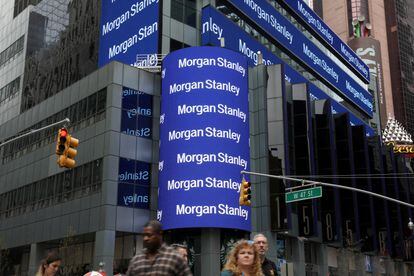Logotipo de Morgan Stanley en un edificio de Nueva York, en una foto de archivo.