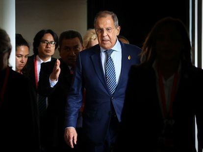 El ministro de Asuntos Exteriores ruso, Sergei Lavrov, se dirige a una reunión durante la cumbre del G-20 en Bali.