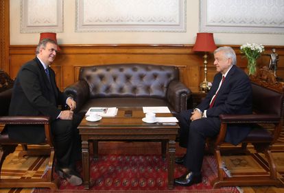 López Obrador y Marcelo Ebrard en una reunión previa al viaje de Washington.