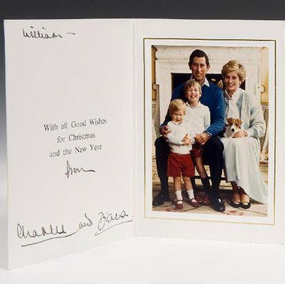 Una de las cartas enviada por la princesa Diana a William Tallon, en la que le desea una Feliz Navidad. Las ocho misivas subastadas han alcanzado un valor total de 24.000 euros.