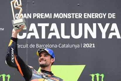 El portugués Miguel Oliveira celebra su triunfo en el Circuit de Barcelona- Cataluña.