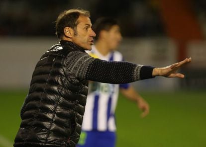 Alberto López, entrenador del Deportivo Alavés.
