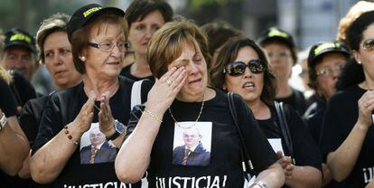 Protesta de vecinos de La Gineta (Albacete) ante el ministerio de Interior.