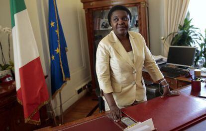C&eacute;cile Kyenge, en su despacho del Ministerio de Integraci&oacute;n y Cooperaci&oacute;n Internacional en Roma, en octubre de 2013.