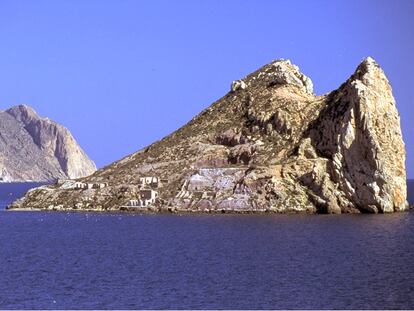 Isla del Fraile (Águilas, Murcia), desde donde Hugh Borthwick vigilaba a los cargueros alemanes.
