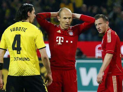 Robben se lamenta tras fallar el penalti.