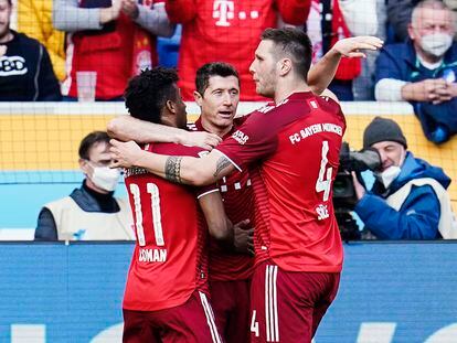 Coman, Lewandowski y Süle celebran un gol del Bayern.