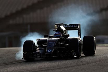 Jolyon Palmer prueba su Renault durante la primera sesión de entrenamientos.