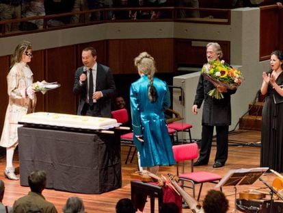 Flores y tarta para Jordi Savall en Utrecht por su 75&ordm; cumplea&ntilde;os.