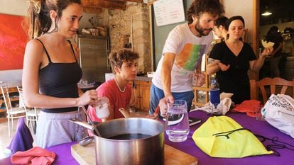 Miembros de Fridays For Future en un campamento de verano para preparar el nuevo curso.