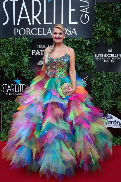 La soprano Ainhoa Arteta posa a su llegada a la gala benéfica de Starlite 2022, que se celebra en la cantera de Nagüeles de Marbella (Málaga).
