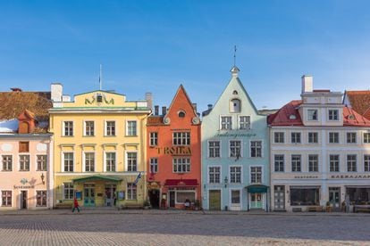 Plaza en el casco viejo de Tallin (Estonia).