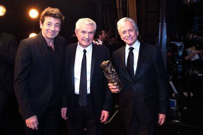 Patrick Bruel, Claude Lelouch y Michael Douglas, con su César honorífico.