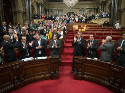 Los diputados independentistas del Parlamento catalán aplaudían la aprobación de la ley del referéndum, el 7 de septiembre de 2017 en Barcelona.