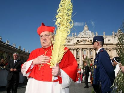 El cardenal Angelo Sodano en el Vaticano en 2011.