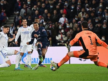 Mbappe marca el gol de la victoria del PSG ante el Real Madrid.