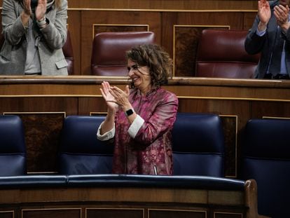 La ministra de Hacienda y Función Pública, María Jesús Montero, en el pleno del Congreso, este jueves.