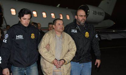 <a href="https://elpais.com/elpais/2017/01/20/album/1484870101_973185.html"><b>FOTOGALERÍA</B></A>. Así fue la extradición de El Chapo Guzmán desde México a EE UU.