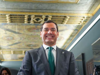 El presidente de la Junta de Andalucía, Juan Manuel Moreno, en el acto institucional de firma del decreto ley que suprime el impuesto sobre el Patrimonio.