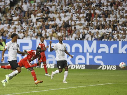 Sadio Mané anota su primer gol en la Bundesliga este viernes en la jornada inaugurar ante el Eintracht Frankfurt.