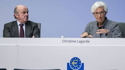 La presidenta del BCE Christine Lagarde junto al vicepresidente, Luis de Guindos