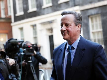 David Cameron regresa a Downing Street como nuevo ministro de Asuntos Exteriores del Reino Unido, el pasado martes.