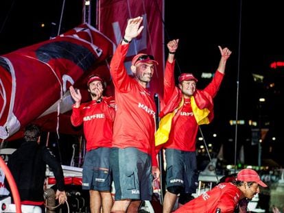 Xabi y los tripulantes del Mapfre celebran la victoria en Auckland.