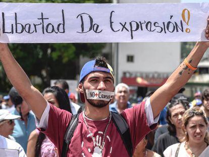 Periodistas, en una protesta contra los ataques del Gobierno venezolano hacia la prensa.