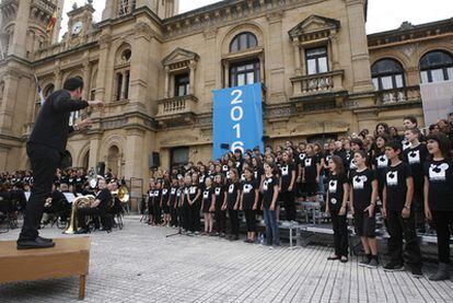 Uno de los actos en favor de la capitalidad cultural, en el Ayuntamiento donostiarra.