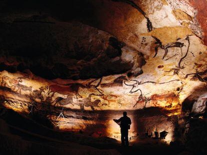 Reproducción de las pinturas de Lascaux, en Montignac (Francia). Descubierta en 1940, la gruta original está cerrada para su conservación.