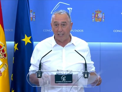 Captura de la rueda de prensa en el que Joan Baldoví se muestra emocionado y con lágrimas ante los periodistas