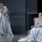 La soprano Malin Byström (condesa Madeleine) y bailarina Clara Navarro (condesa niña).