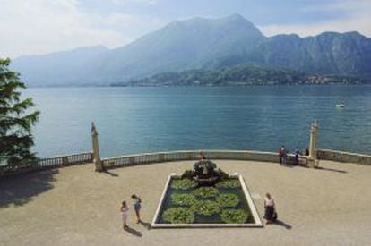 Terraza hacia el lago de Como en Villa Melzi, en Bellagio (Italia).