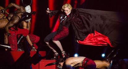 Madonna, momentos antes de caer.