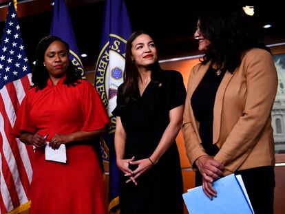 De izquierda a derecha, las congresistas Ayanna Pressley,  Alexandria Ocasio-Cortez y Rashida Tlaib  en una imagen de 2019.