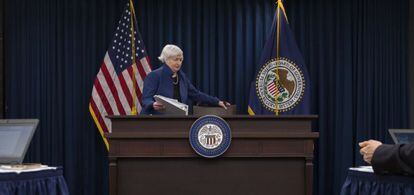 Janet Yellen, presidenta de la fed, a punto de comenzar una rueda de prensa el mi&eacute;rcoles en Washington.